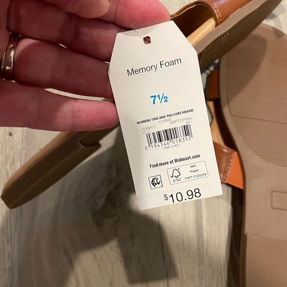 NWT Brown Slides - Picture 4 of 4